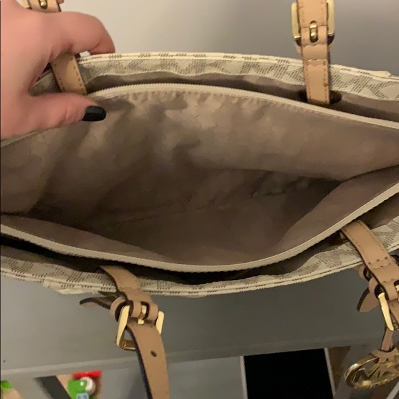 Authentic Michael Kors Purse - Picture 4 of 7